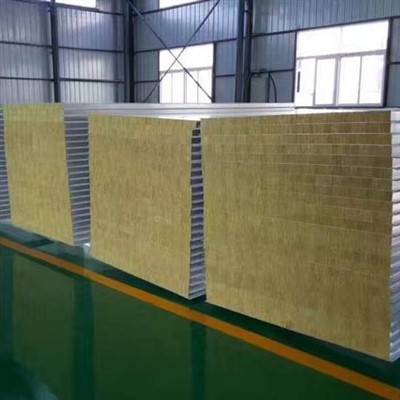 Los paneles sándwich se utilizan en la construcción.